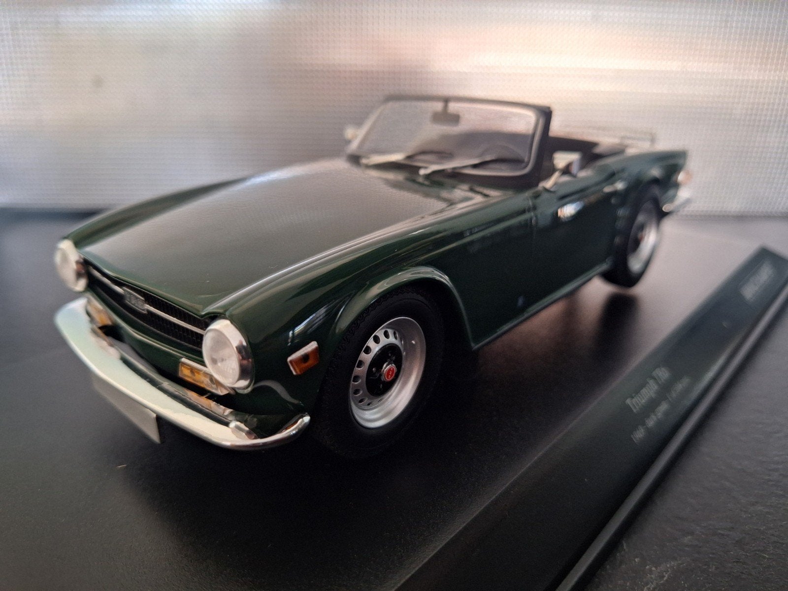 Triumph TR6 1969 Schaal 1:18, Minichamps, Auto, Nieuw, Ophalen of Verzenden