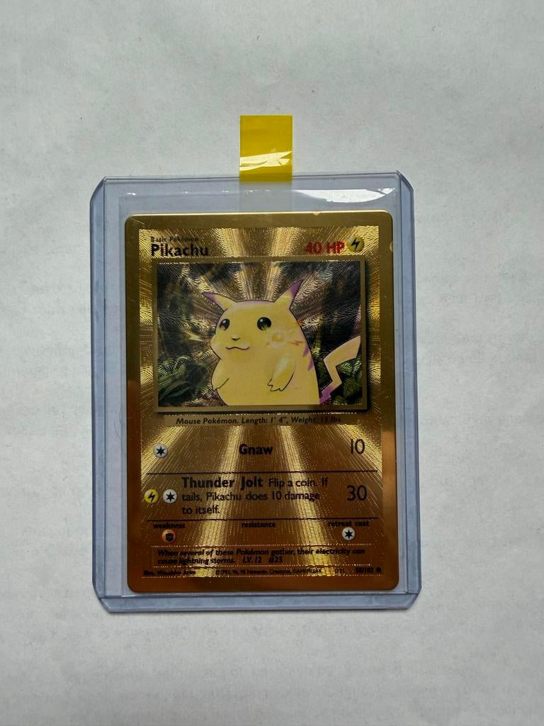 Gold metal Pikachu Pokémon Celebrations, Ophalen of Verzenden, Zo goed als nieuw, Losse kaart, Foil