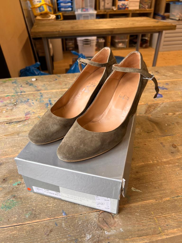Suede sleehak, Ophalen of Verzenden, Zo goed als nieuw, Groen
