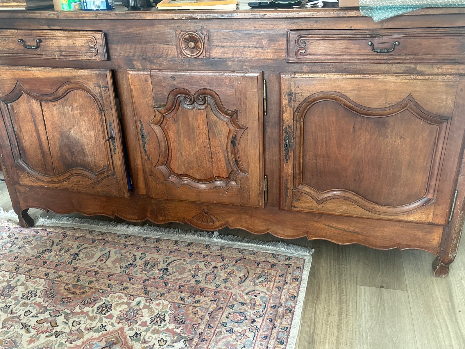 Antiek houten dressoir met sierlijke details, Antiek en Kunst, Ophalen of Verzenden