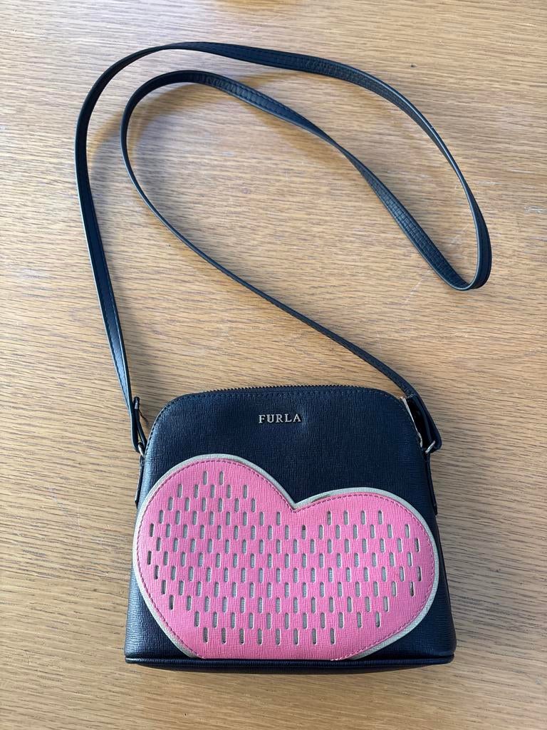Furla Schoudertasje Zwart met Roze Hart, Sieraden, Tassen en Uiterlijk, Tassen | Damestassen, Ophalen of Verzenden, Zo goed als nieuw