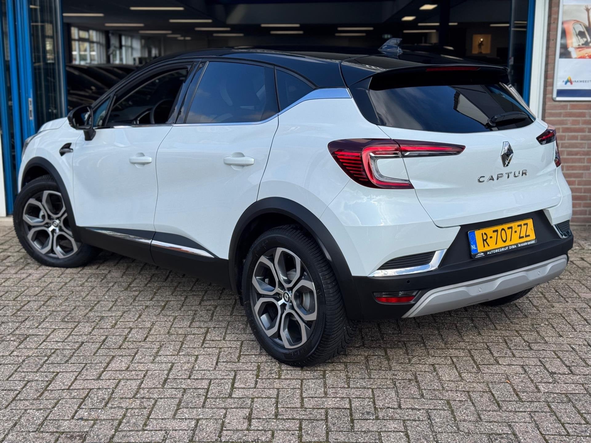 Renault Captur 1.3 Mild Hybrid 140 techno 2023 NAVI AIRCO, Auto's, Voorwielaandrijving, Dealer onderhouden, Gebruikt, 4 cilinders