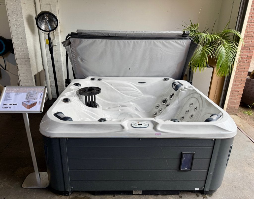 Luxe jacuzzi spa Pleasure incl plaatsing en garantie, Ophalen of Verzenden, Zo goed als nieuw, Overige typen