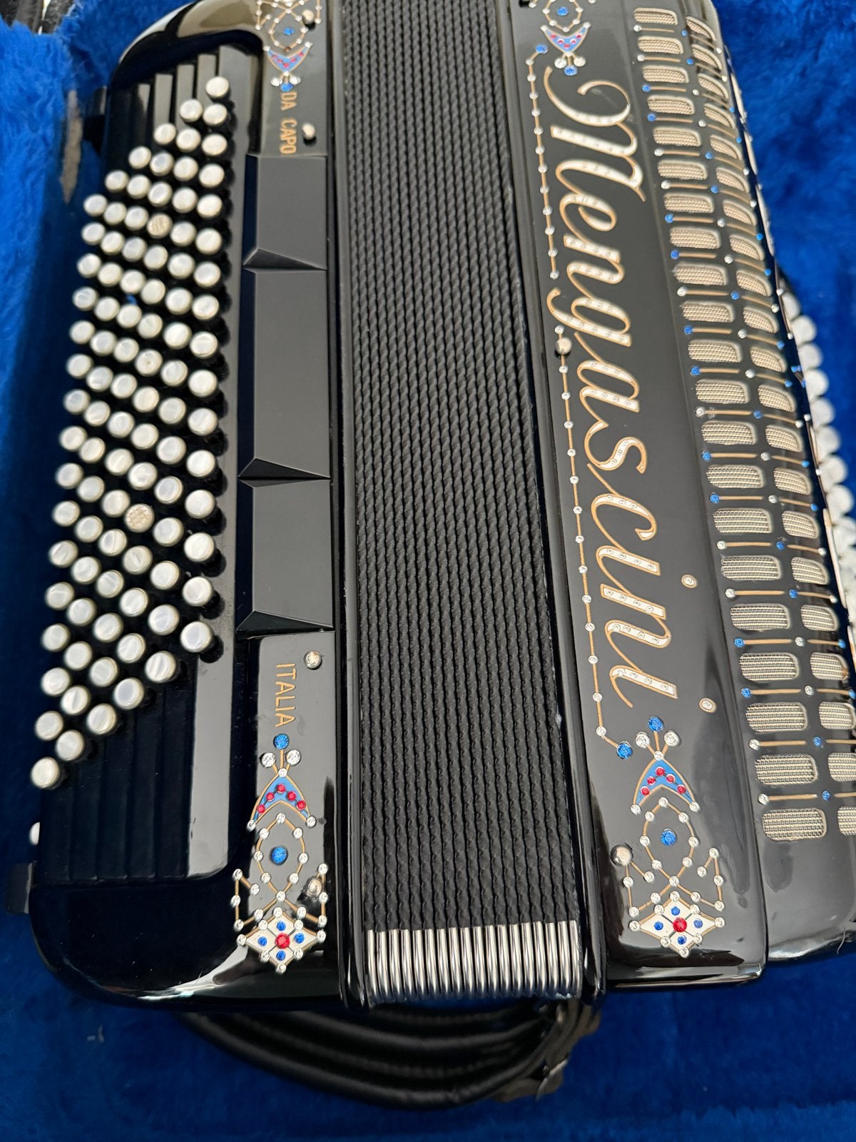 Mengascini Knop Accordeon - Zo goed als nieuw, 3-korig, Muziek en Instrumenten, Accordeons, Zo goed als nieuw, 96-bas, Met koffer
