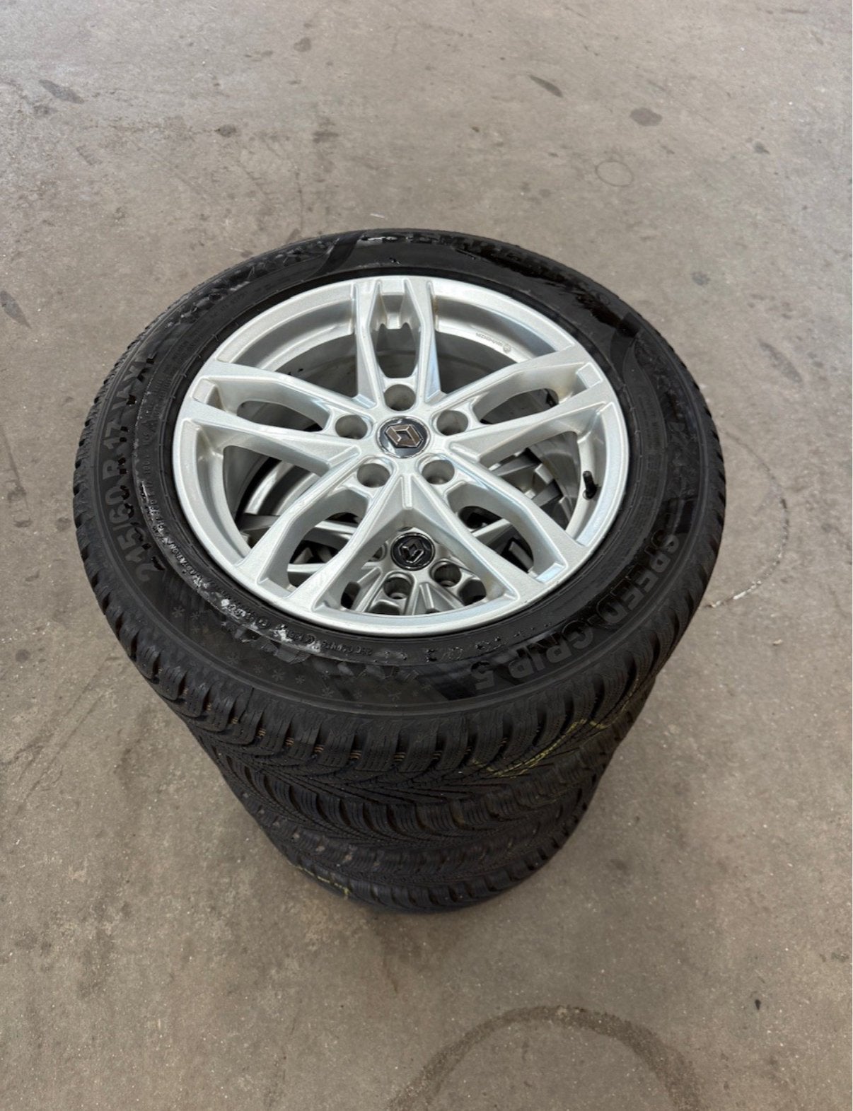 Renault Captur winterset 17 inch, bijna nieuwe banden (2025), Ophalen, 215 mm, Banden en Velgen, Nieuw