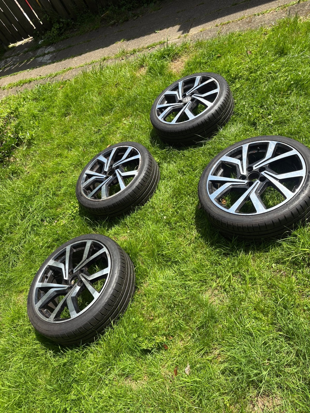 Volkwagen polo gti velgen 18inch met nieuwe banden, Auto diversen, Wieldoppen, Ophalen, Zo goed als nieuw