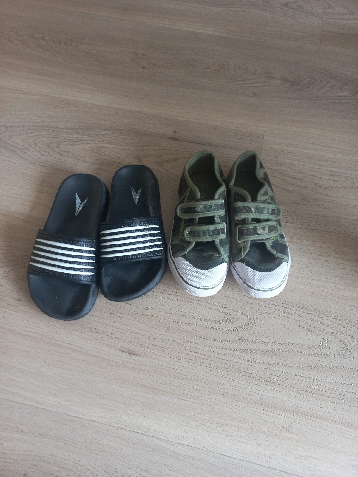 Slippers en gymschoenen maat 31, Ophalen