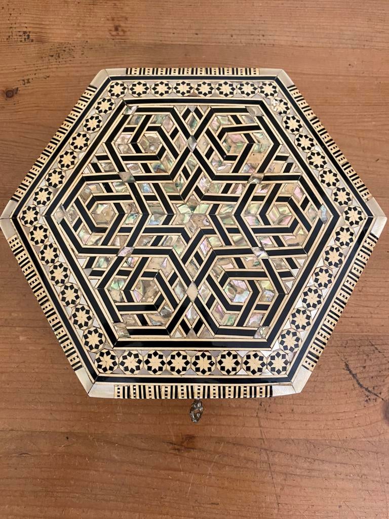 Oosterse juwelen- opbergkistje ingelegd met parelmoer, Antiek en Kunst, Curiosa en Brocante, Ophalen of Verzenden