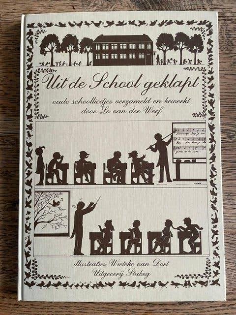 Uit de school geklapt. Oude schoolliedjes, Ophalen of Verzenden, Nieuw, Overige onderwerpen