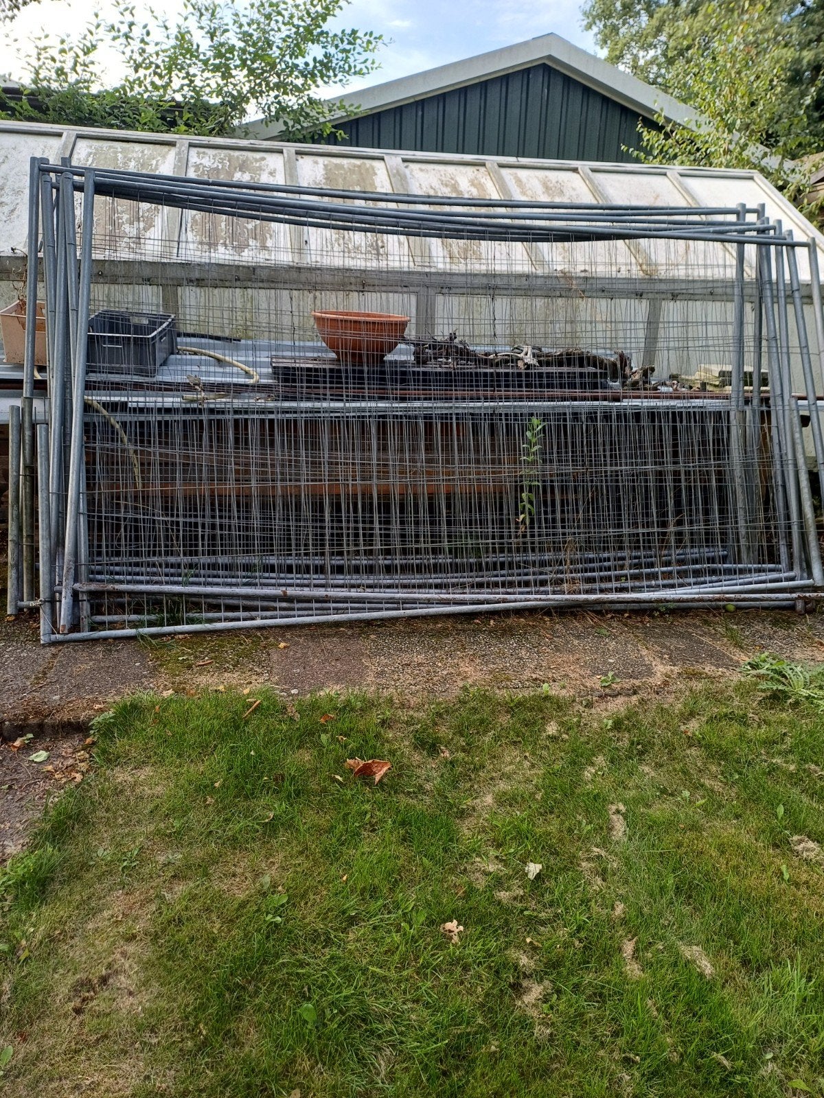 bouwhekken 8  stuks plus   5 halve hekken, Tuin en Terras, Ophalen of Verzenden, Gebruikt, IJzer, Gaashekwerk