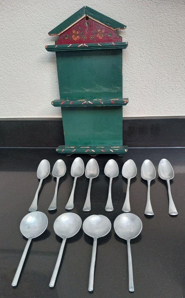 tin rek met 12 lepels en wandborden, Antiek en Kunst, Ophalen of Verzenden
