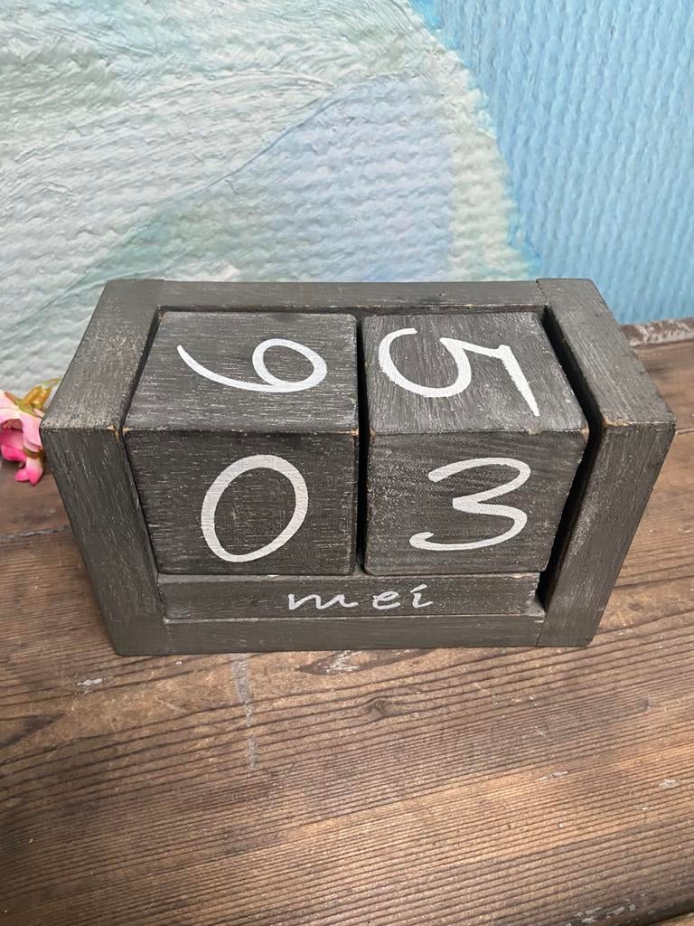 Grijze houten eeuwig durende kalender, Ophalen of Verzenden, Jaarkalender, Zo goed als nieuw
