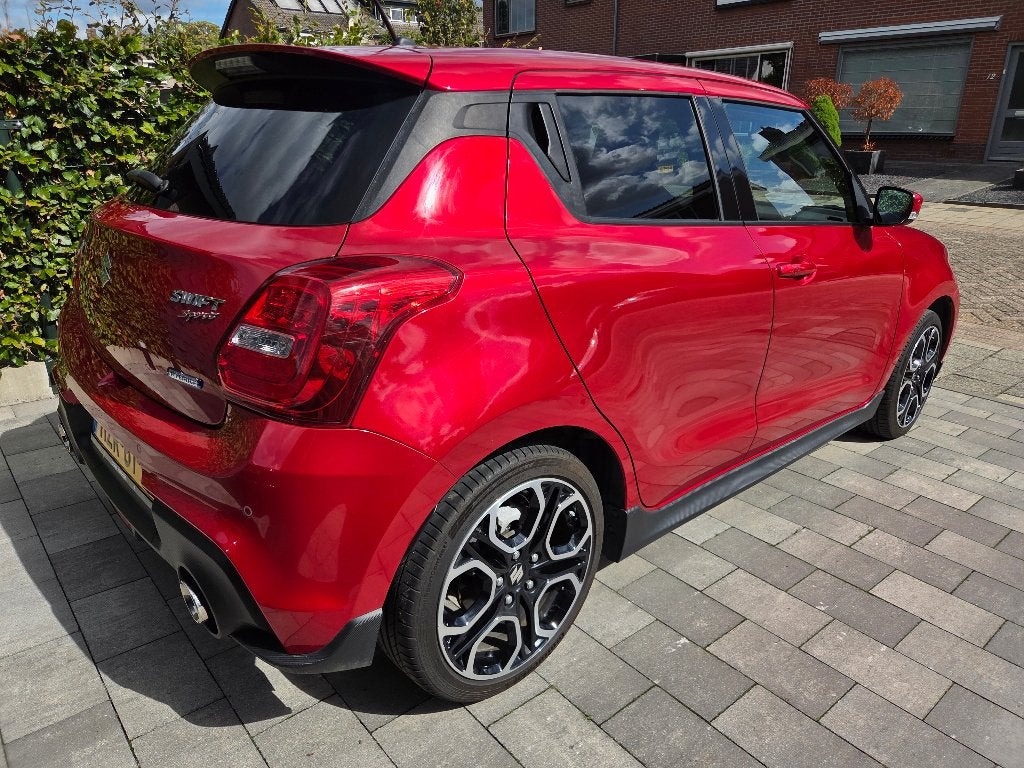Suzuki Swift 1.4 Boosterjet 129pk Smart Hybrid 2020 Rood, Auto's, Stof, Zwart, 4 cilinders, 129 pk