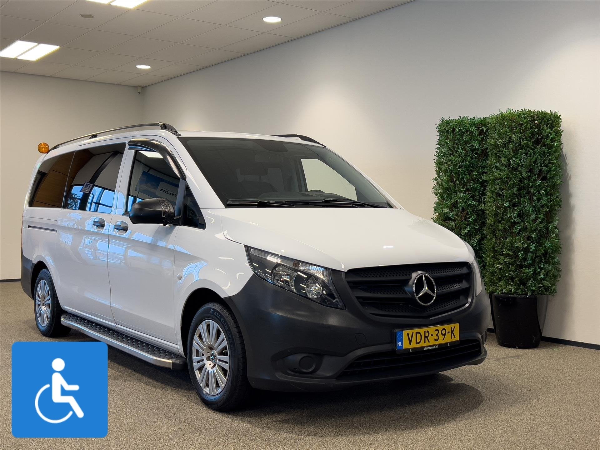 Mercedes-Benz Vito L2H1 Rolstoelbus, 12 maanden, Stof, Gebruikt, 4 cilinders