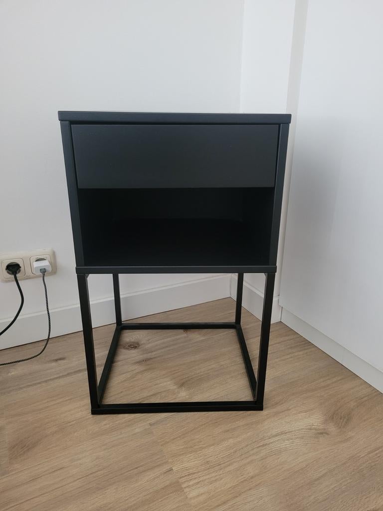 Zwart nachtkastje Z.G.A.N. 2 stuks, Ophalen, Minder dan 45 cm, Metaal of Aluminium, 55 tot 70 cm