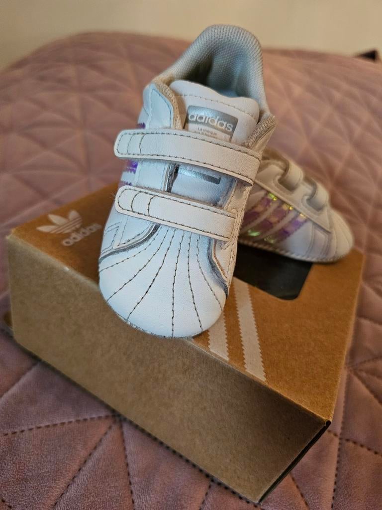 Adidas Superstar babyschoentjes maat 18, Adidas, Schoentjes, Jongetje of Meisje, Ophalen of Verzenden