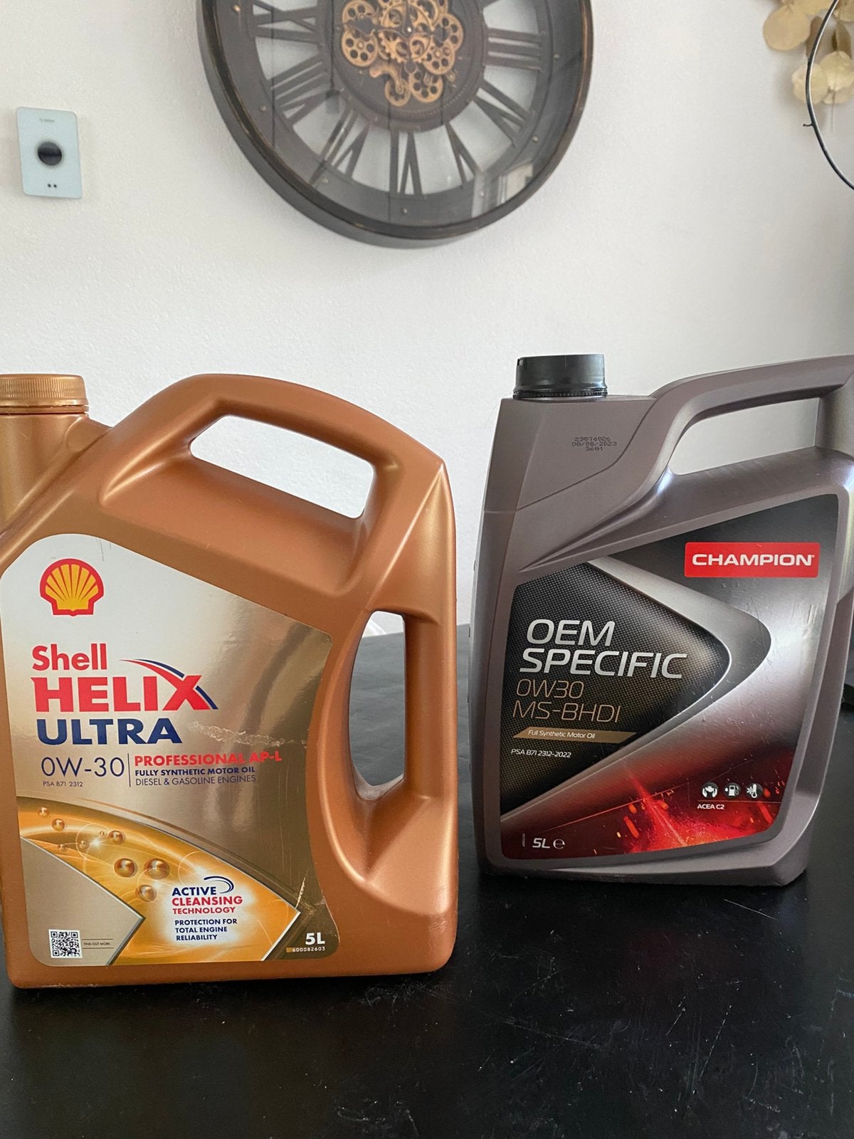 0W-30 olie Champion 2,5 ltr (€20,00)en Shell 4,5 ltr (€40,0), Ophalen