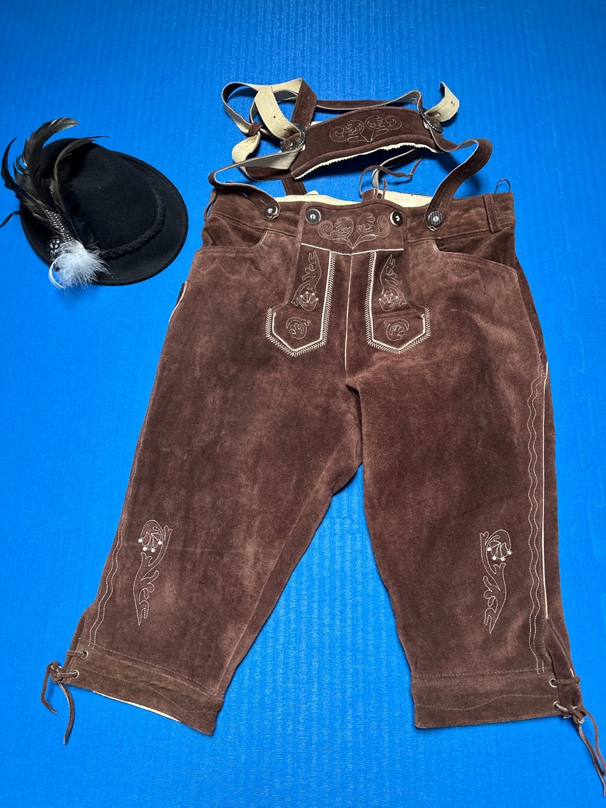 Lederhose met hoed - Oktoberfest/Carnaval, Kleding | Heren, Maat 52/54 (L), Carnaval, Ophalen of Verzenden, Zo goed als nieuw