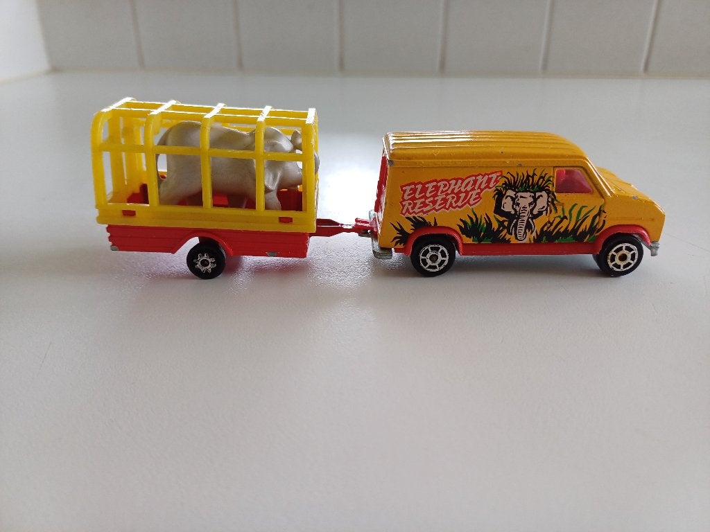 Majorette busje met aanhanger en olifant, Ophalen of Verzenden, Gebruikt, Auto