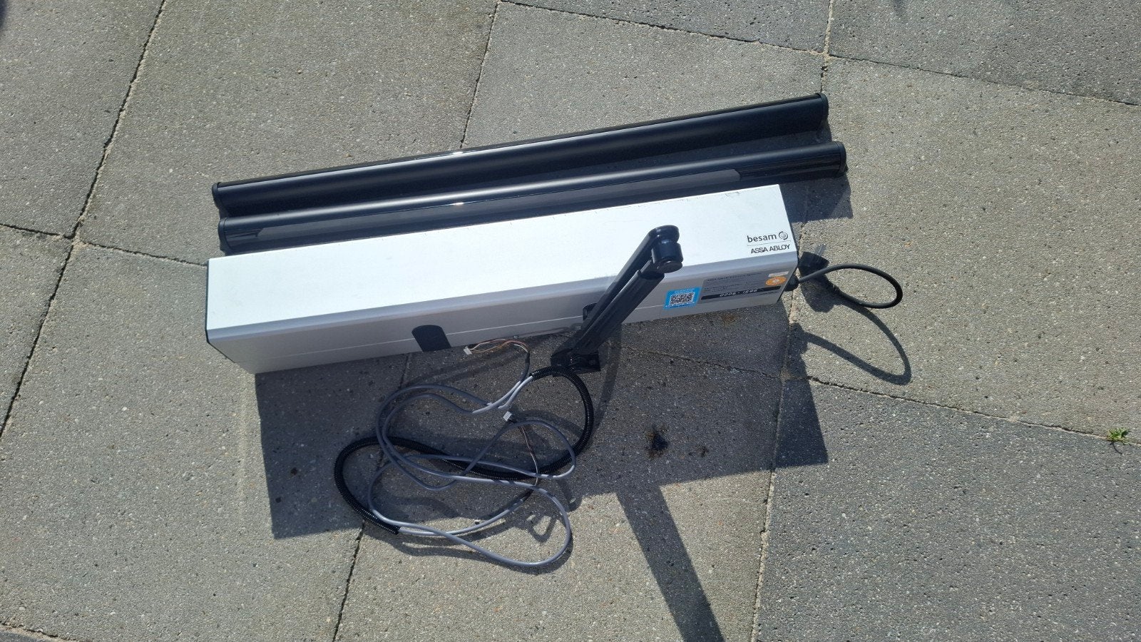 2 elektrische deurdrangers Assa Abloy, Doe-het-zelf en Verbouw, Deuren en Horren, Ophalen, 120 cm of meer, 200 tot 215 cm