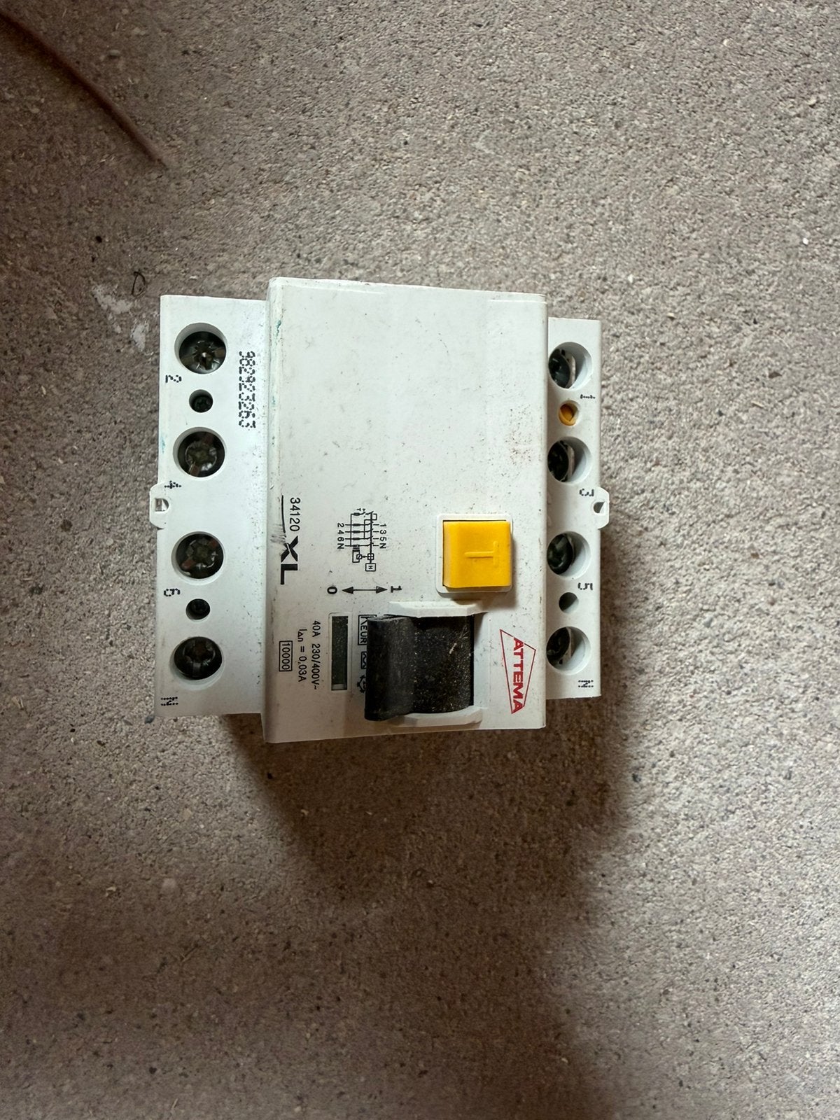 Attema XL Aardlekschakelaar 40A 230/400V 0,03A, Ophalen, Gebruikt, Attema, Aardlekschakelaar
