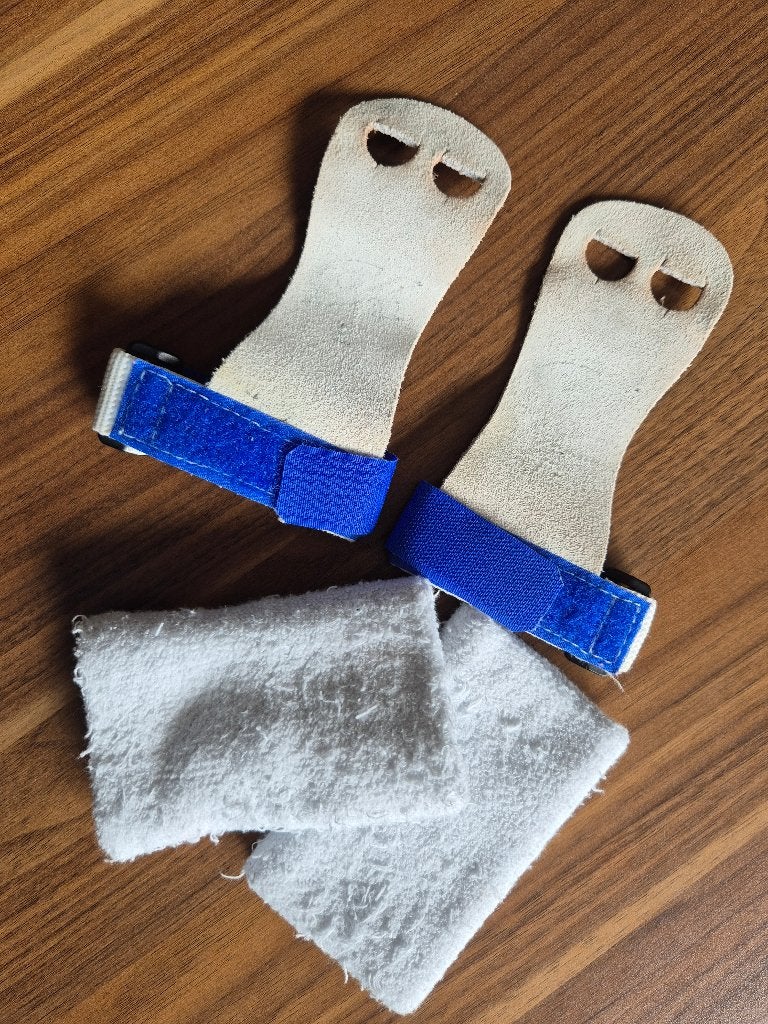 turnleertjes met polsbandjes - turn leertjes, Sport en Fitness, Kindermaat 146 t/m 176, Ophalen of Verzenden, Zo goed als nieuw