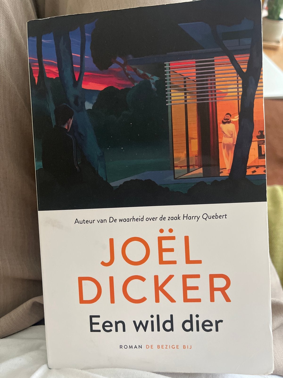Joël Dicker - Een wild dier (Roman), Ophalen of Verzenden, Zo goed als nieuw, Nederland