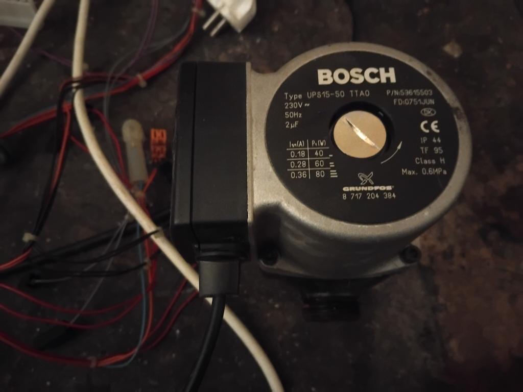 Bosch 30 HRC (Grundfos) UPS 15-50 TTAO CV Pomp, Gebruikt, Ophalen of Verzenden, Minder dan 3 jaar oud, Minder dan 20 liter