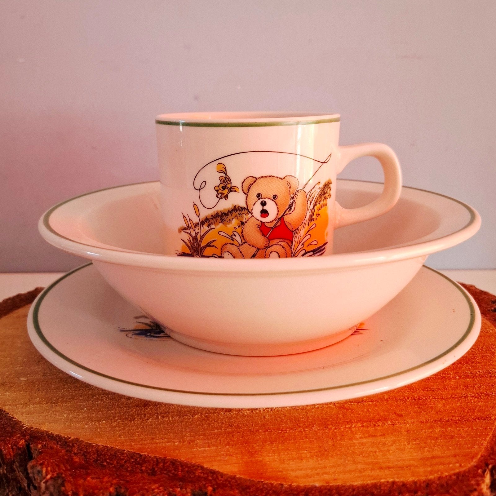Vintage kinderservies met teddybeer - bord, kom en mok, Huis en Inrichting, Keuken | Servies, Gebruikt, Keramiek, Ophalen of Verzenden