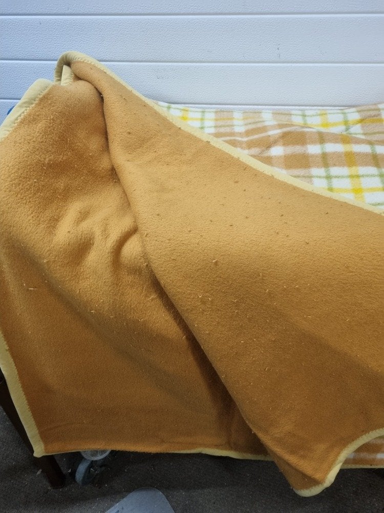 deken wol geel geruit / oranje dikke vintage, Ophalen of Verzenden, 'T Olde Gre-j, Info@toldegrej.nl, Endepoelstraat 20f Didam