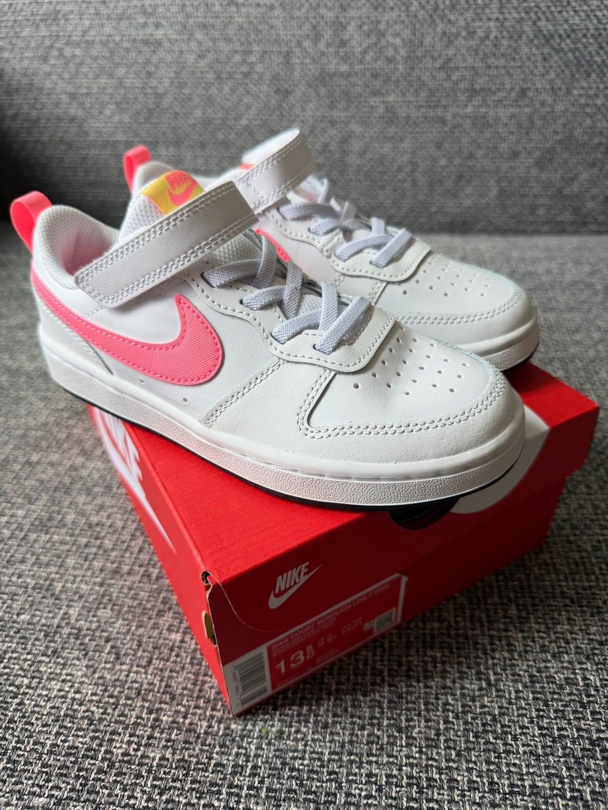 Nike Court Borough Low 2 (PSV) - Nieuw in doos, maat 31.5, Jongen of Meisje, Schoenen, Nieuw, Ophalen of Verzenden