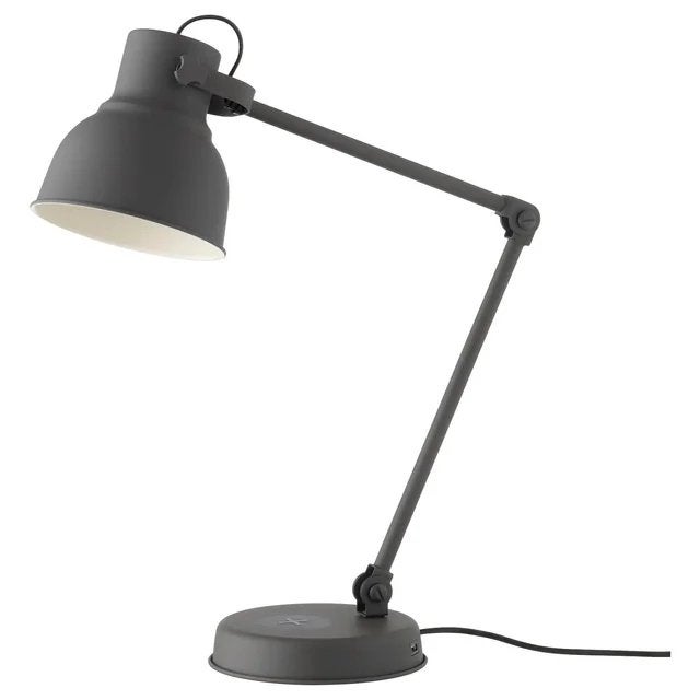 IKEA Hektar Bureaulamp met Draadloze Oplaadfunctie + USB, Ophalen, Bureaulamp, E14 (klein), Zo goed als nieuw