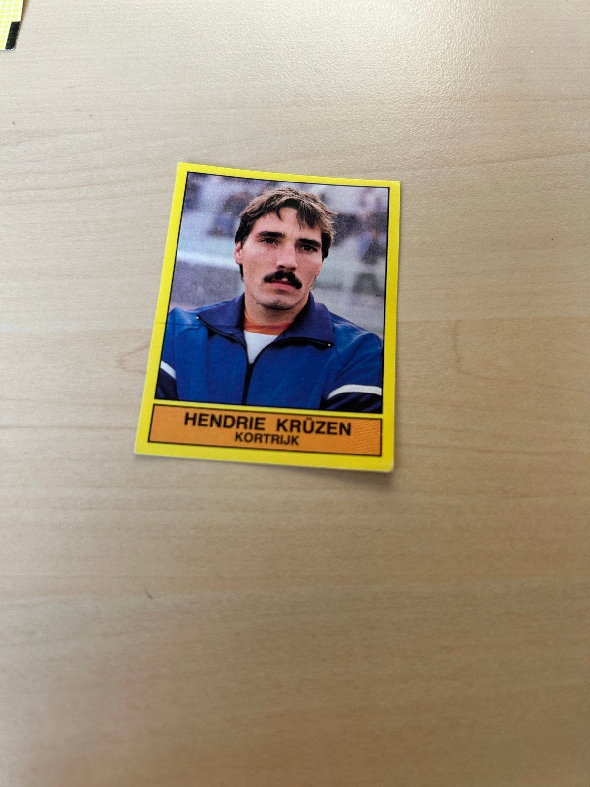Panini Voetbal 90 Plaatje Hendrie Krüzen Kortrijk, Ophalen of Verzenden, Zo goed als nieuw, Sticker