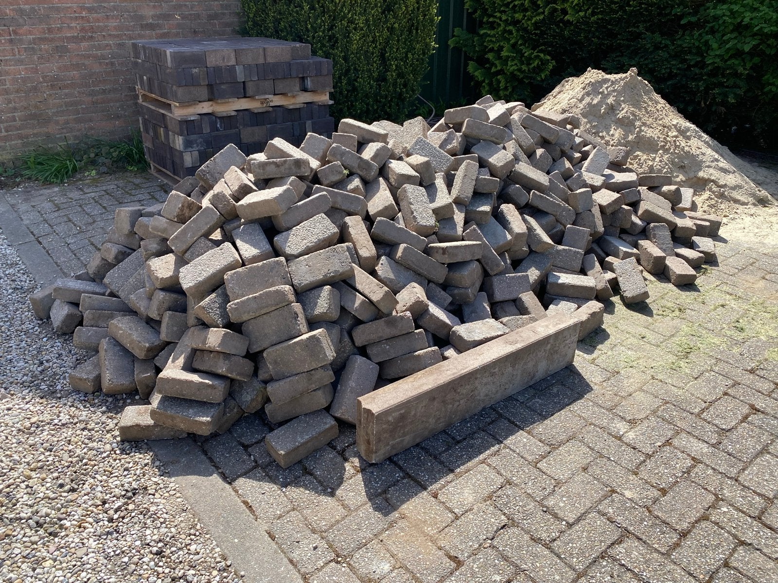 Gratis betonklinkers af te halen (ca. 25 m2), Tuin en Terras, Tegels en Klinkers, Ophalen, Gebruikt, Klinkers, 10 m² of meer