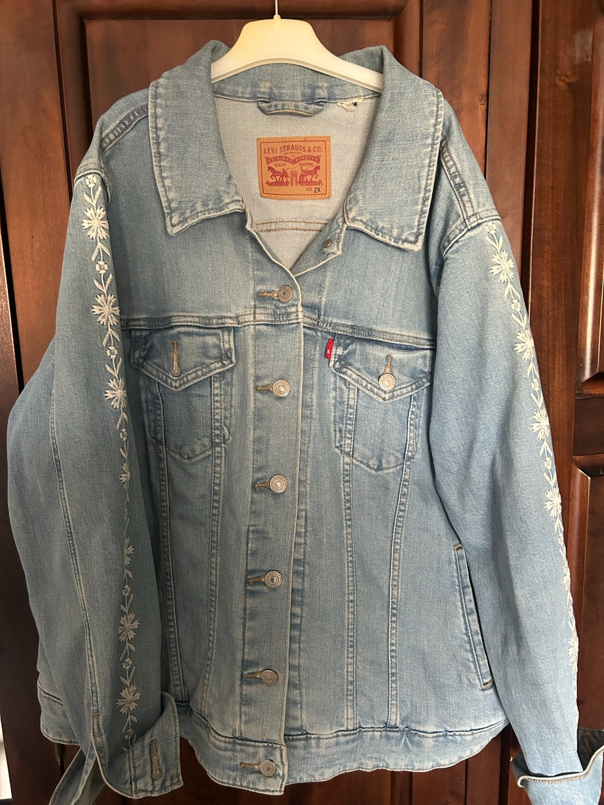 Levi's spijkerjack met bloemenborduurwerk - Maat 2XL, Ophalen of Verzenden, Zo goed als nieuw, Maat 46/48 (XL) of groter, Blauw