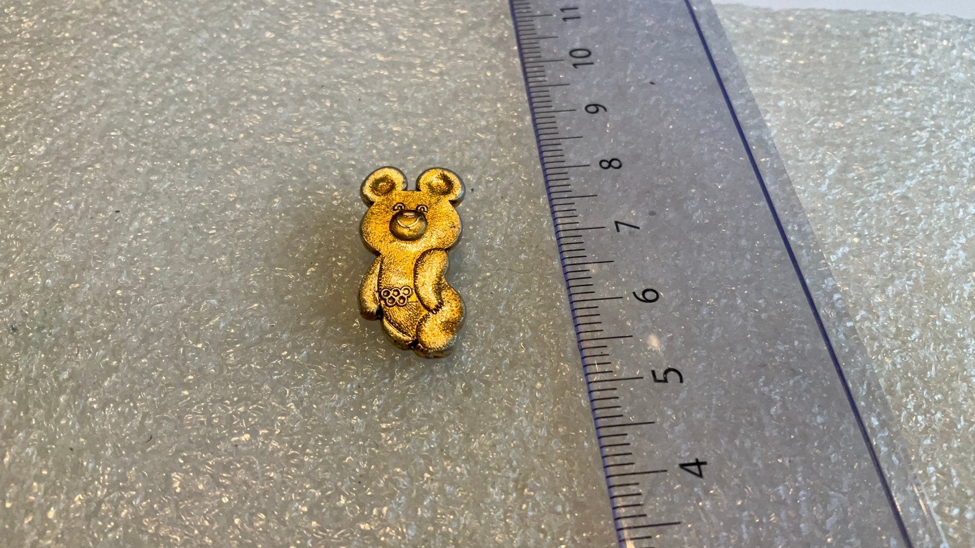 Broche Mischa mascotte Olympische spelen 1980 Moskou, Verzamelen, Ophalen of Verzenden, Zo goed als nieuw, Sport