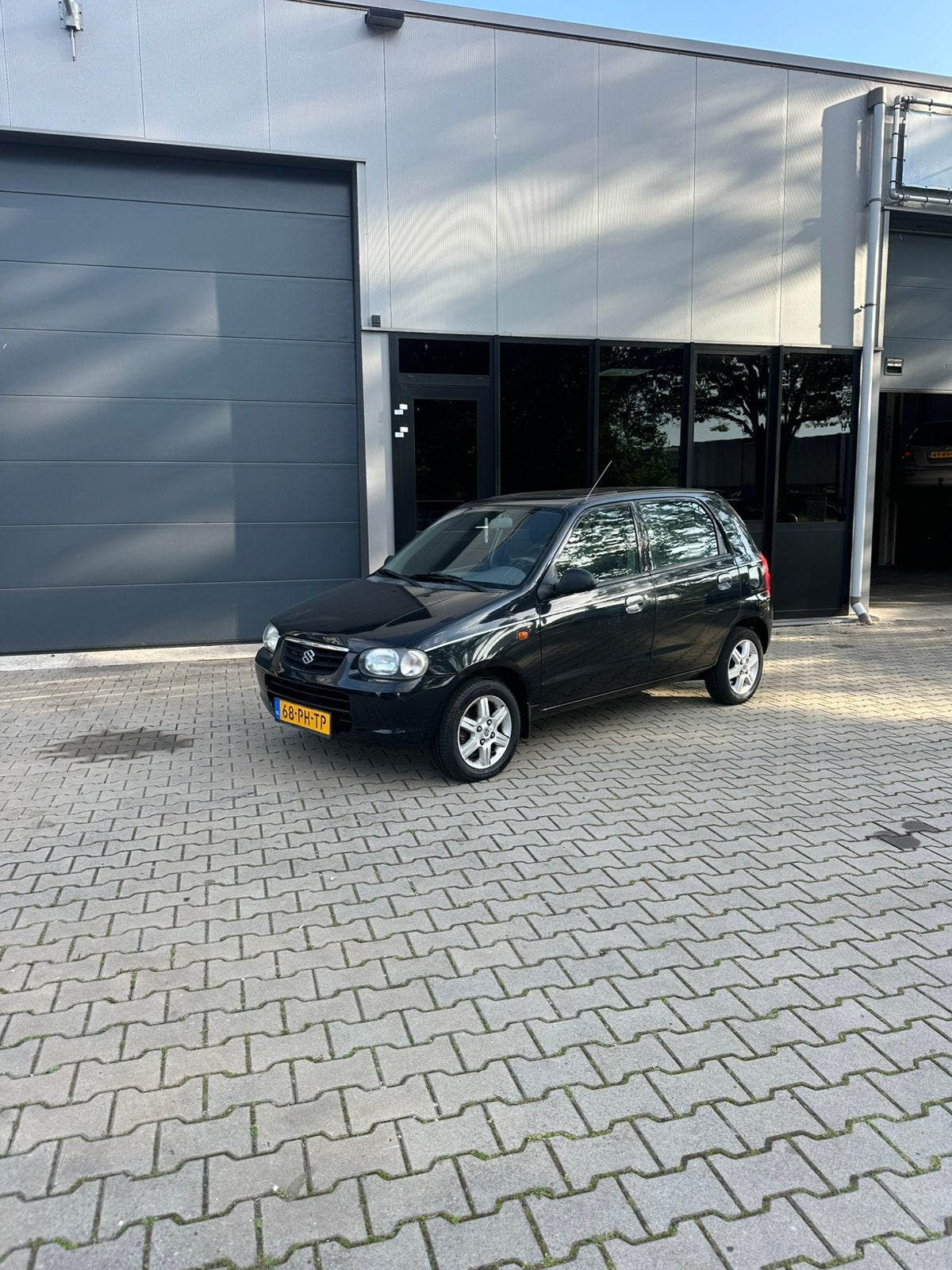 Suzuki Alto 1.1 16V 5d AGS 2004 Zwart, Auto's, Voorwielaandrijving, 4 cilinders, 4 stoelen, Zwart