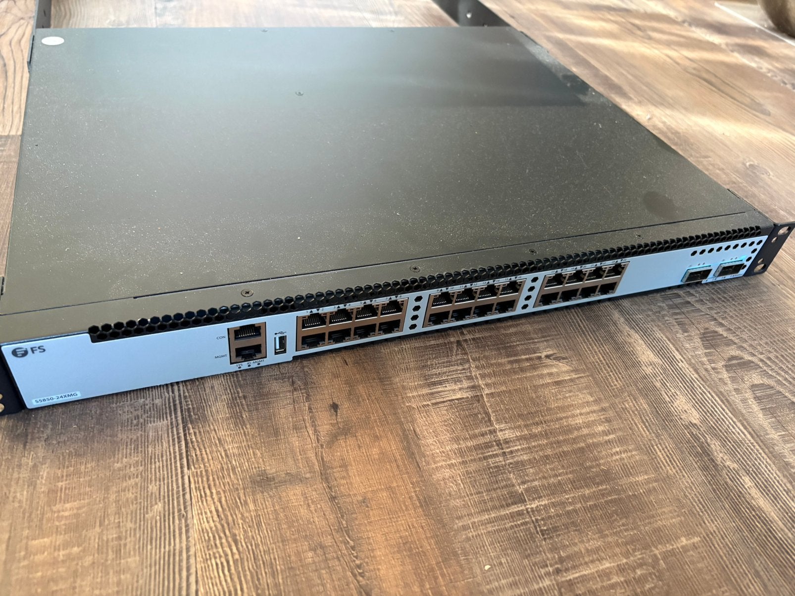 FS S5850-24XMG 24*10GB en 2*100Gb switch, Computers en Software, Ophalen of Verzenden, Zo goed als nieuw