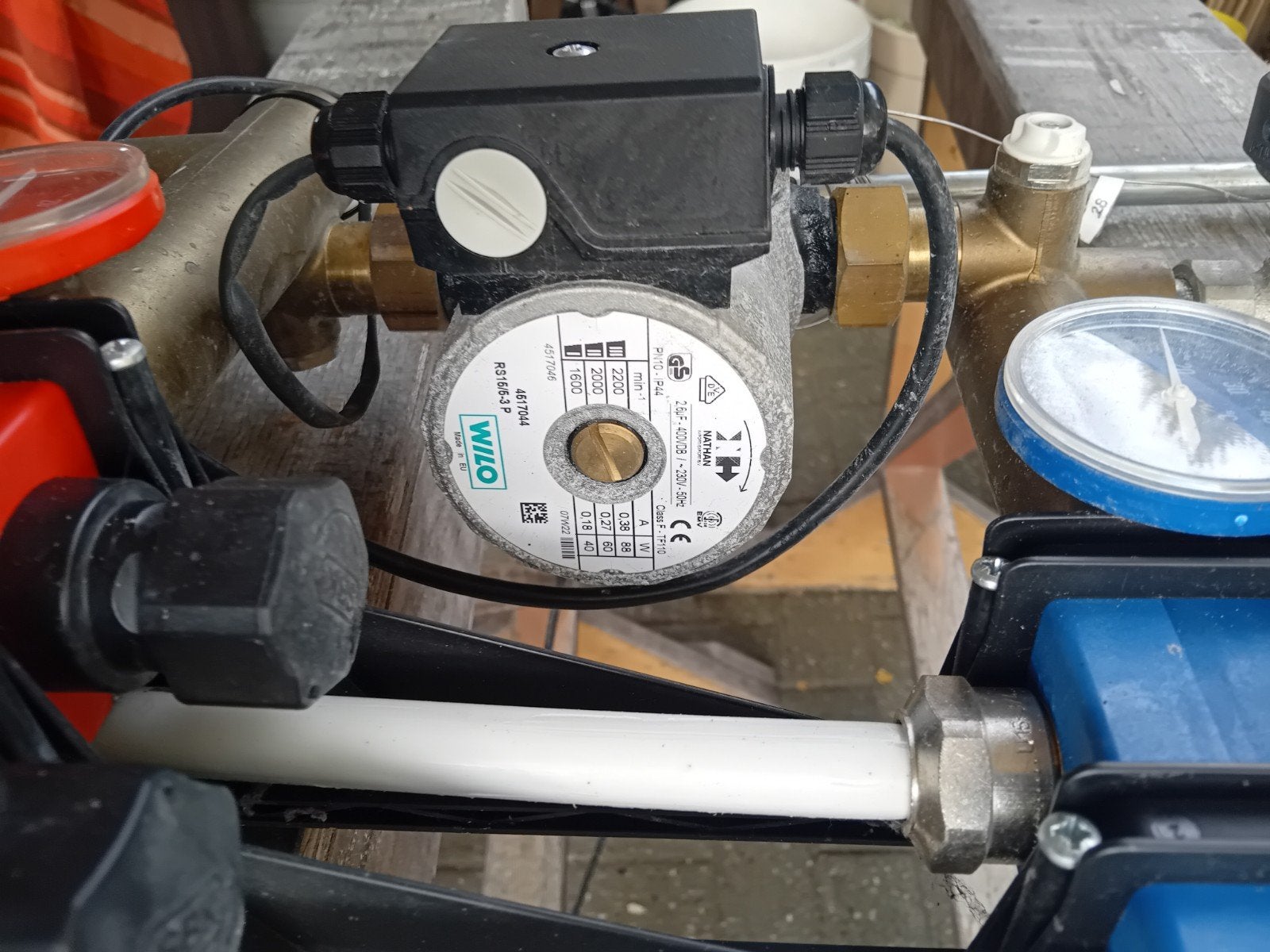 Wilo circulatiepomp met verdeelstuk voor vloerverwarming, Ophalen of Verzenden, Gebruikt, Minder dan 200 watt, Overige typen