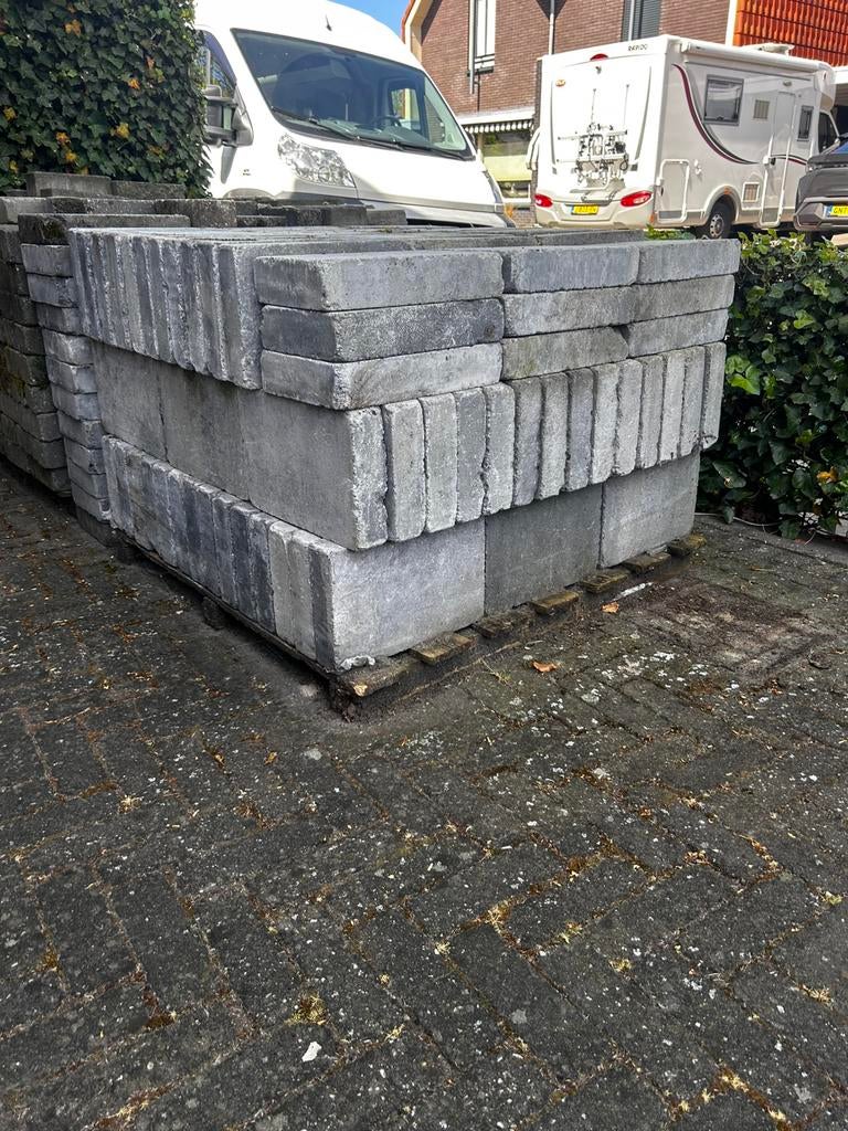 Gratis 2x +/- 10m2 cobblestones, Ophalen of Verzenden, Zo goed als nieuw, Beton, Klinkers