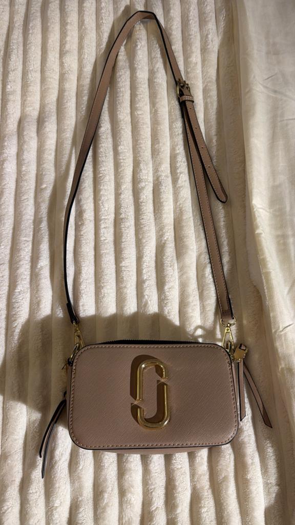 Marc jacobs, Ophalen of Verzenden, Nieuw, Beige, Schoudertasje