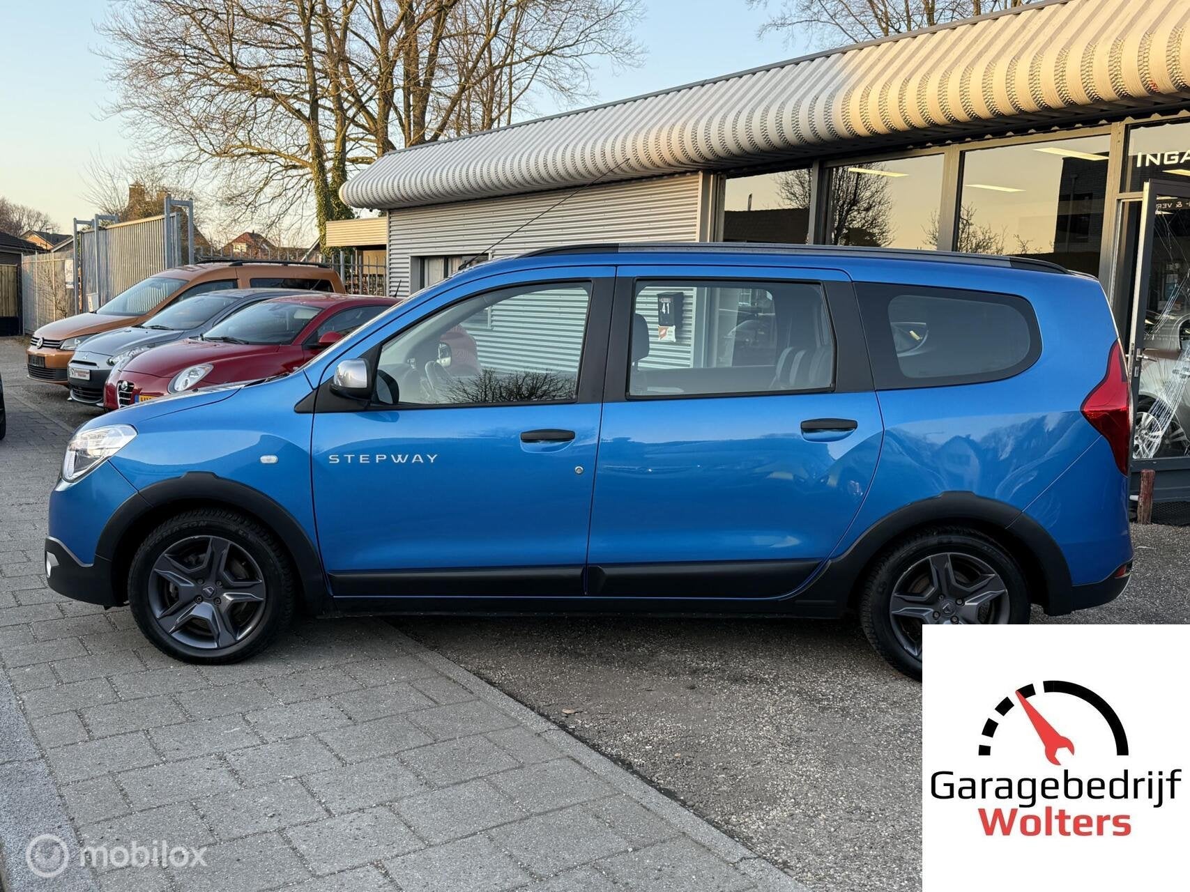 Dacia Lodgy 1.2 TCe Stepway CRUISE NAVI CAMERA PARK.SENS., Auto's, Dacia, Voorwielaandrijving, Stof, Gebruikt, Zwart