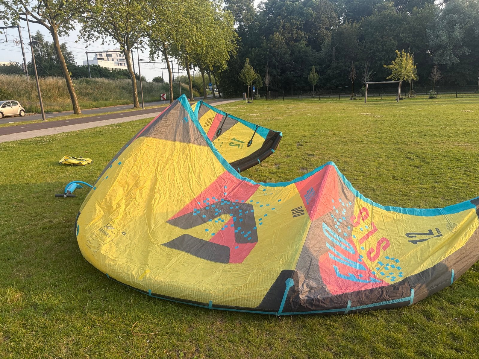 Duotone Evo SLS Kites (2022/2023) - 8m, 10m, 12m, Watersport en Boten, Kitesurfen, Ophalen, Zo goed als nieuw, 8 m², Kite