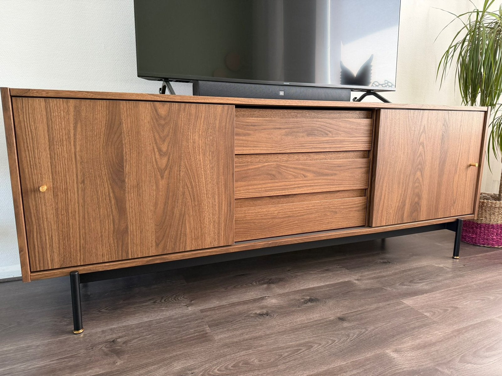 Tv-meubel, Huis en Inrichting, Kasten | Dressoirs, Zo goed als nieuw, 150 tot 200 cm, 25 tot 50 cm, Met lade(s), Met deur(en)