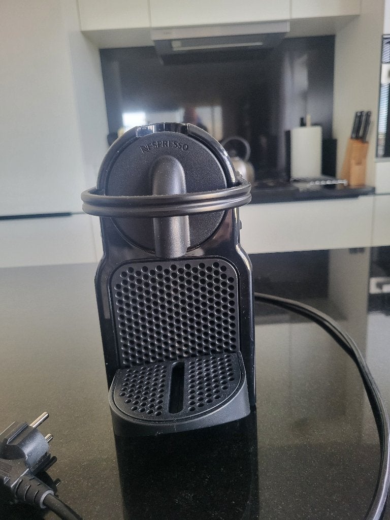 Nespresso koffiezetapparaat, Ophalen, Gebruikt, Koffiemachine, Koffiepads en cups