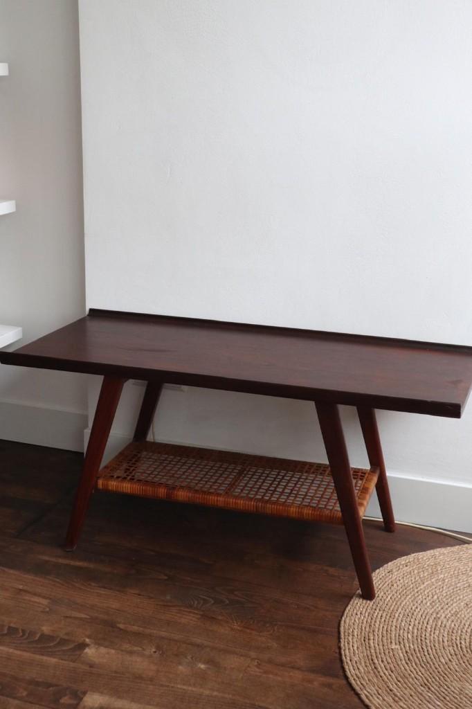 Vintage houten tafel met rotan onderblad / retro mid century, Antiek en Kunst, Antiek | Meubels | Tafels, Ophalen