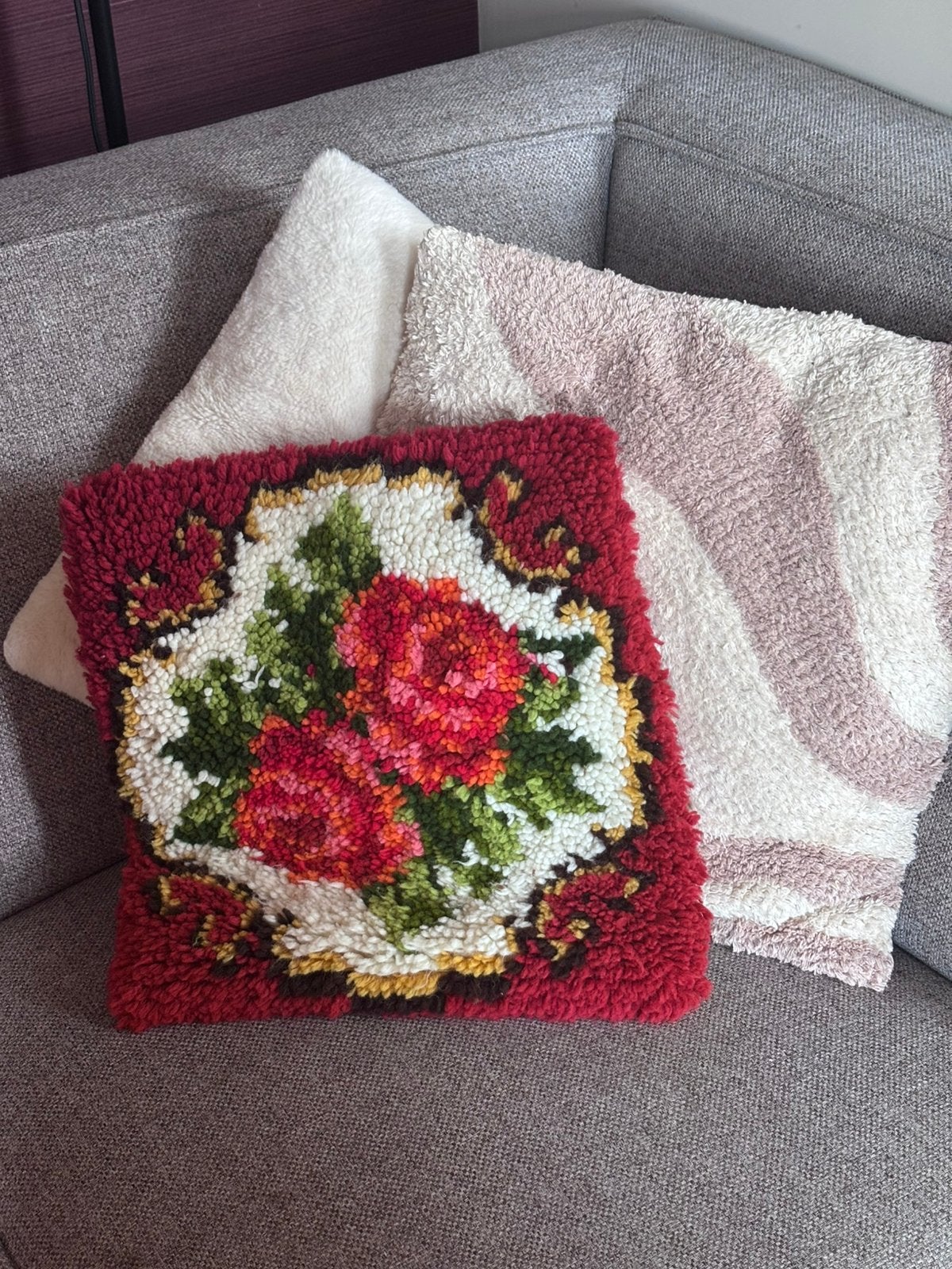 Vintage handgemaakt kussen bloemen rozen wol, Ophalen of Verzenden, Roze, Vierkant