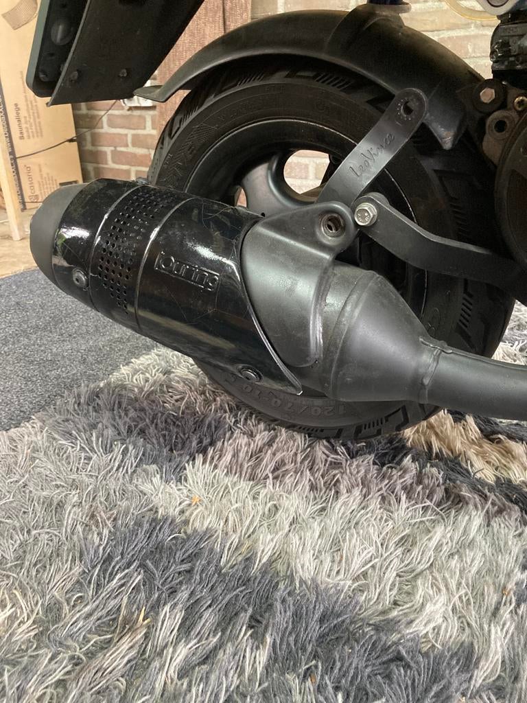 Leovince touring uitlaat zip, Fietsen en Brommers, Brommeronderdelen | Scooters, Ophalen, Zo goed als nieuw, Uitlaat, Piaggio