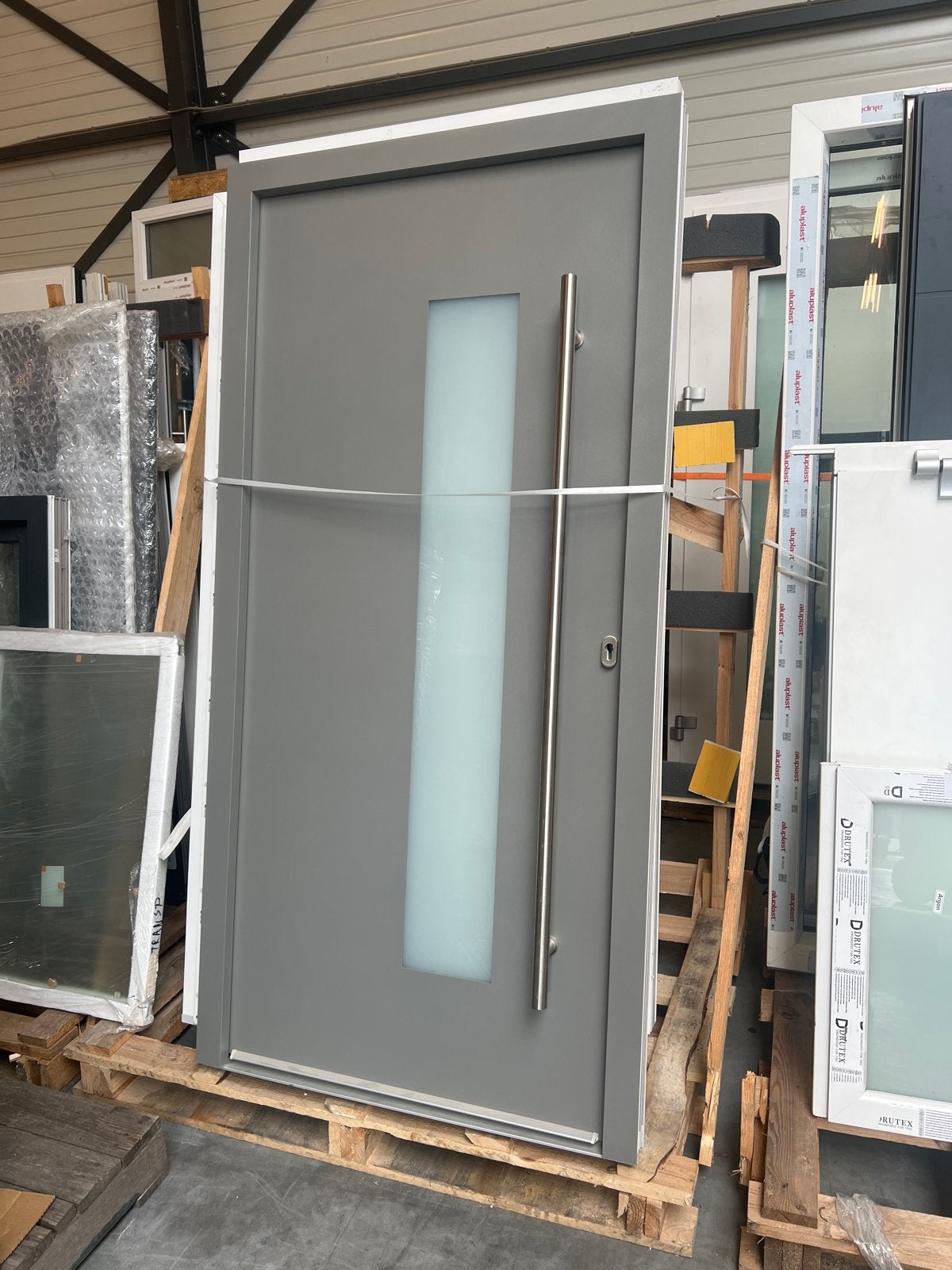 Kunststof voordeur met aluminium