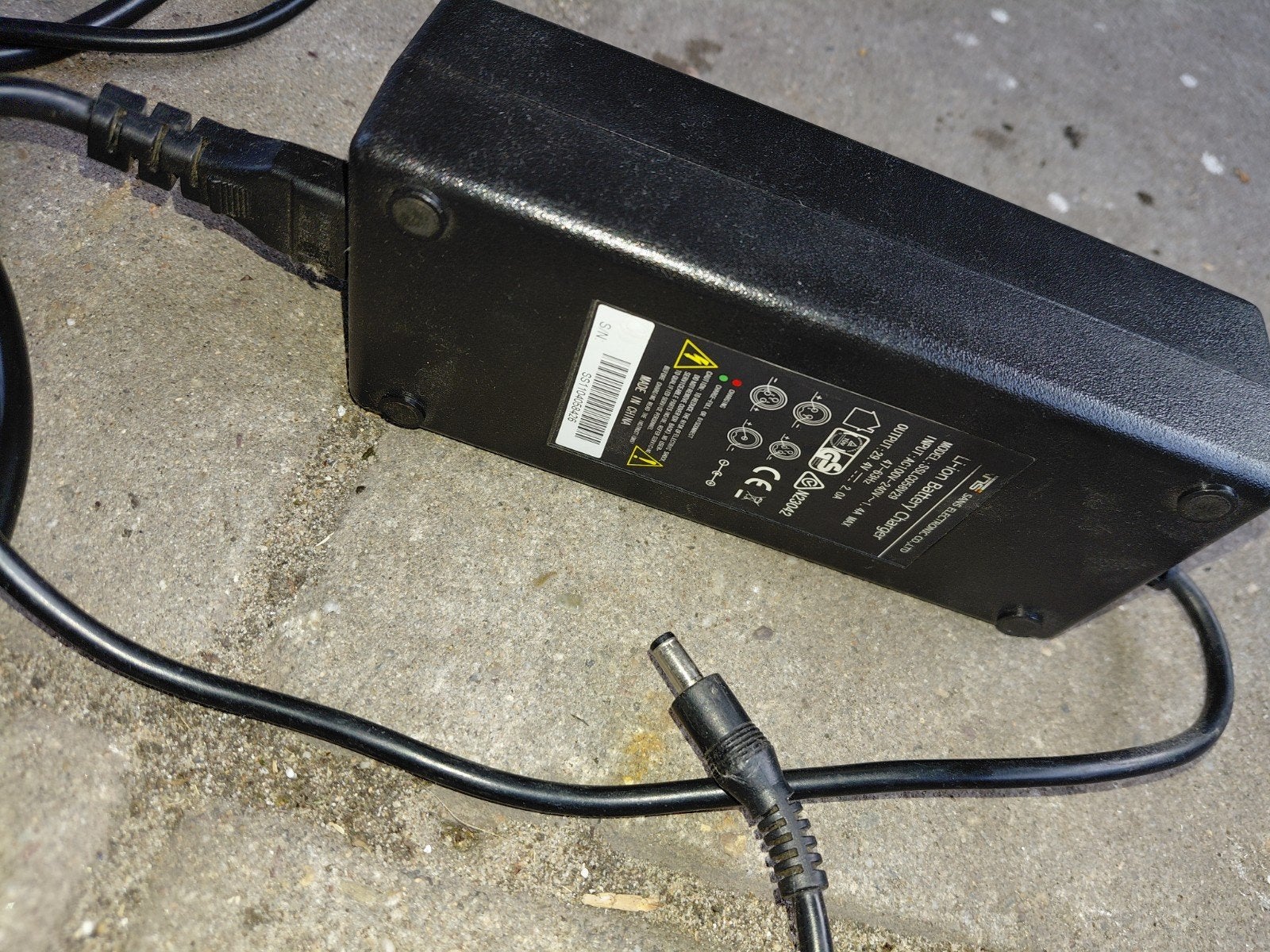 Universele Li-ion Batterijlader voor E-bike (20 euro), Gebruikt